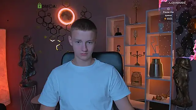 noah_nero Show in webcam