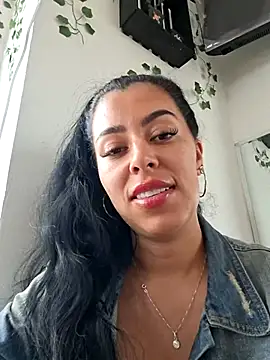 Онлайн чат XXX Luianna