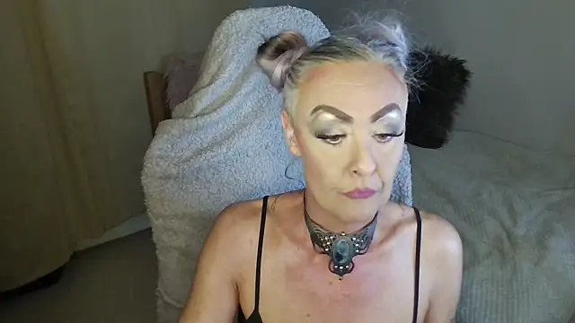 TheOGMiaMystique's Live XXX Chat