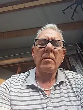 Show modela andy-1961 na web-kameri