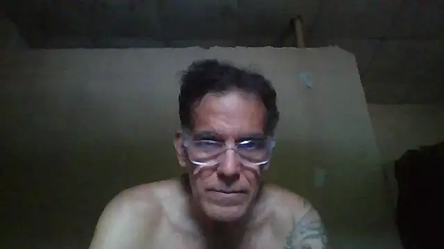 CaptainFox live XXX chat