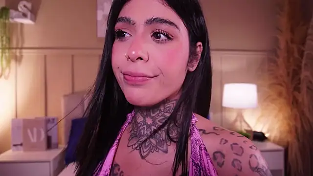 Chat +18 de curvyliciousss ao vivo
