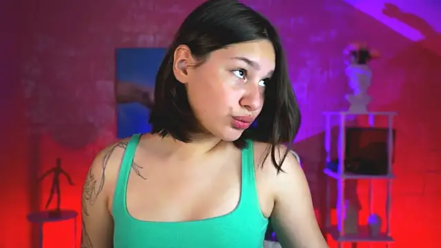 KimClarks_ Adlı Modelin Canlı XXX Sohbeti