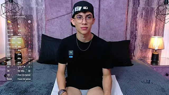 AronTawers live XXX chat