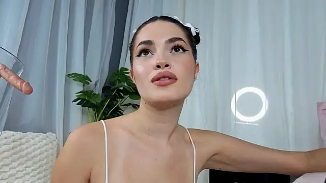 دردشة SweetAuraa الجنسية المباشرة