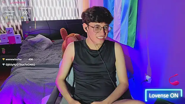 Angelito_Twink Adlı Modelin Canlı XXX Sohbeti
