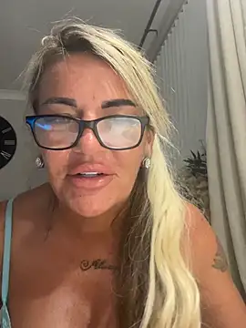 צ'אט XXX בשידור חי של hotmilf66