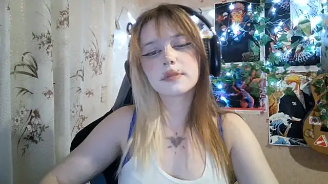 Chatroom XXX en direct de MilaTyan