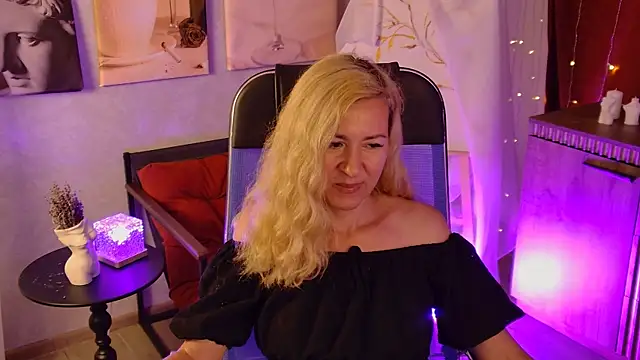 DonnaSmitth Adlı Modelin Canlı XXX Sohbeti
