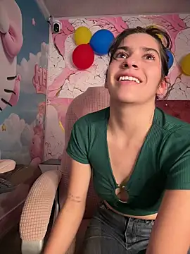 Stefany_LS Chat XXX in diretta