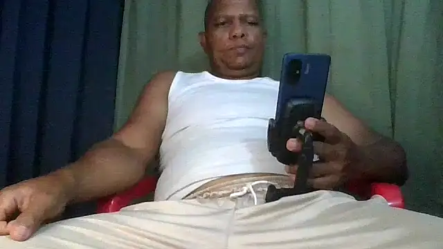 Chat +18 de bigblackcock75 ao vivo