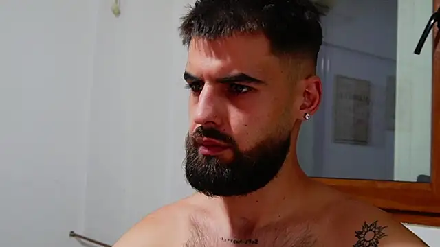 Chatroom XXX en direct de HairyRobxxx