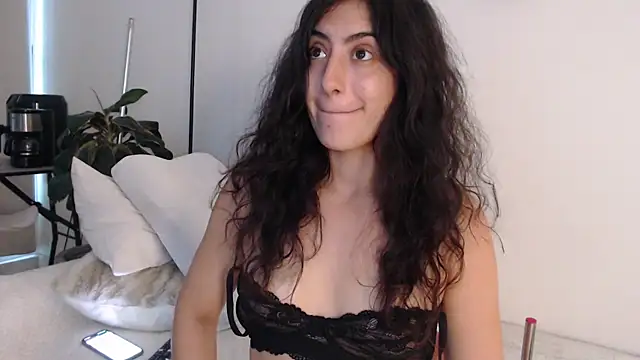 Chat +18 de MIYESSI ao vivo
