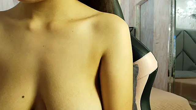 Dolly_boobsy Adlı Modelin Canlı XXX Sohbeti