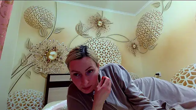 הופעת וובקאם של Yourrealgirl