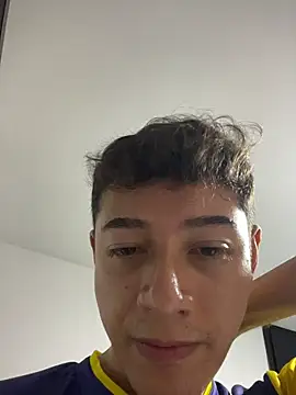 XXX chat uživo modela iykyk_apolo
