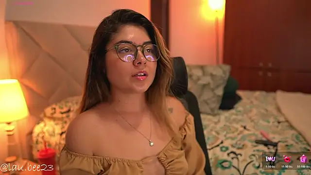 دردشة Lau_Bee الجنسية المباشرة