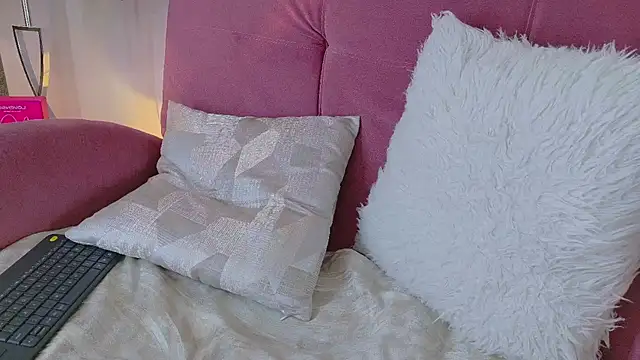 Chat +18 de Karina2Smith ao vivo