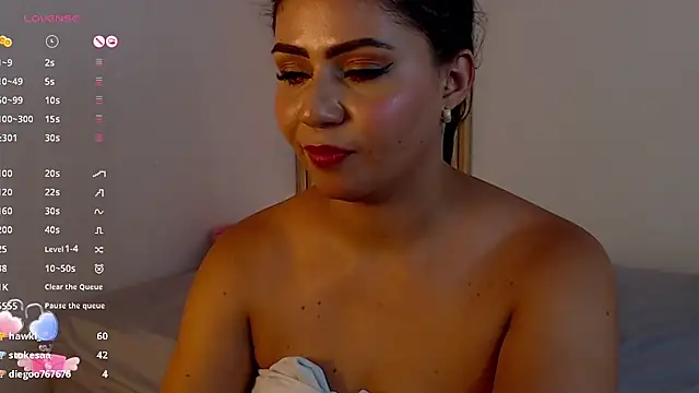 LucyWild8's Live XXX Chat