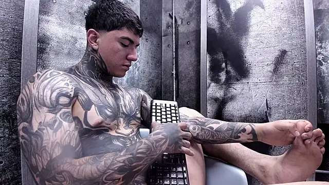 Gury_tattoo Adlı Modelin Canlı XXX Sohbeti