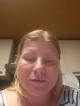 Show modela PussyKussy89 na web-kameri