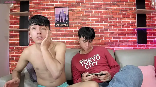 XXX chat uživo modela Hoot_boyss_