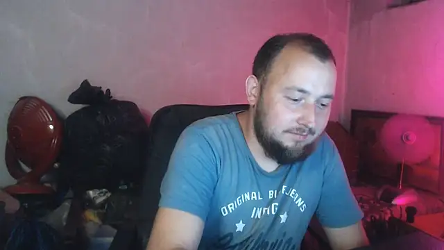 Show modela BIG-COCK-OMG na web-kameri