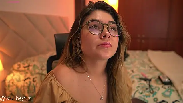 Chat XXX en directo de Lau_Bee