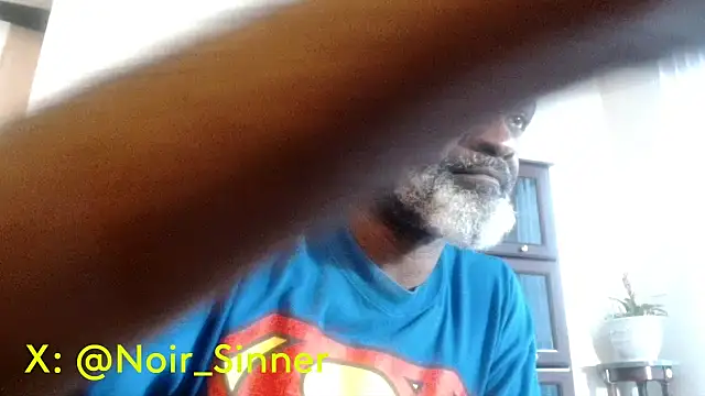 XXX chat uživo modela sinnernoir
