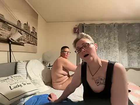 Curvy-Jinx's Live XXX Chat
