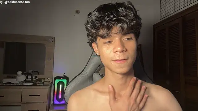 OopsAgain_ – Naživo XXX chat