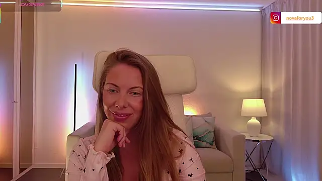 Nova-Lee: вебкам-шоу
