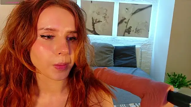 Betty_June Chat XXX in diretta