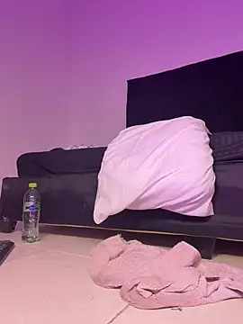 Aliceroys__'s Live XXX Chat