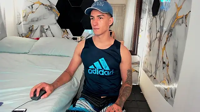 Chat +18 de Goldendesirexx ao vivo
