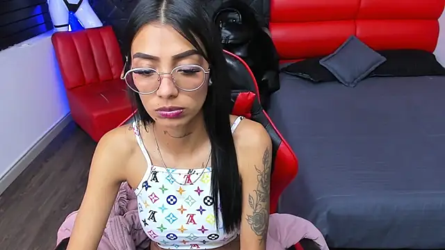 Živý XXX chat KarlaSlutSkinny__