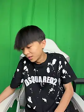 XXX chat uživo modela DD-101