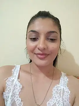 Ambra-Long Chat XXX live