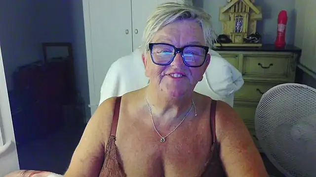 BridgetBlueEyes Adlı Modelin Canlı XXX Sohbeti