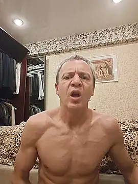 Slaavv XXX чат на живо
