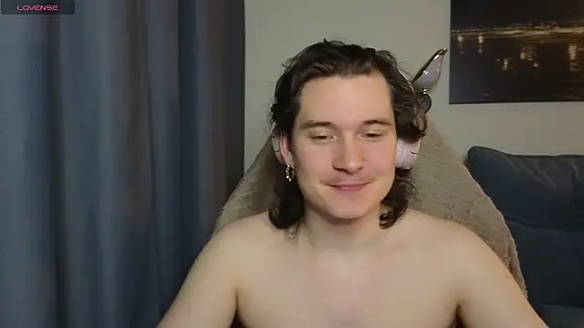 MoreRealAlex's Live XXX Chat