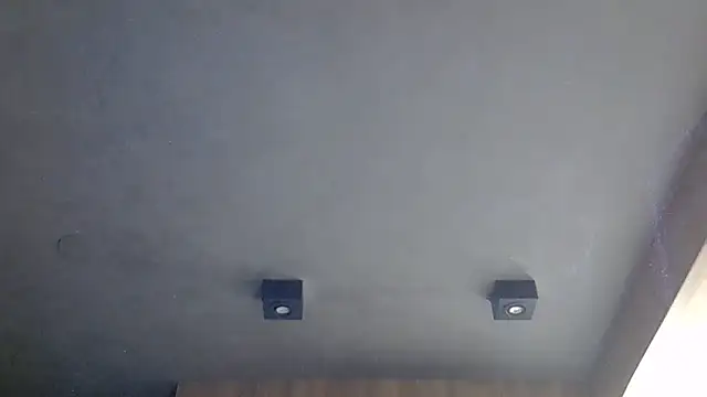 SkinnyKittenn Live XXX chat