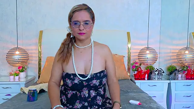 MarilynVega1 Live XXX-Chat