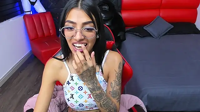 KarlaSlutSkinny__ – Live XXX-chat