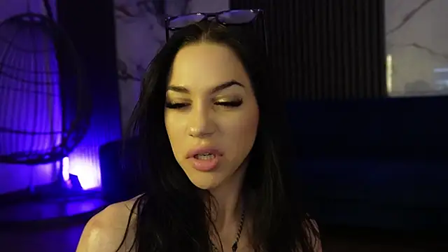 Chatroom XXX en direct de MiaVelvety