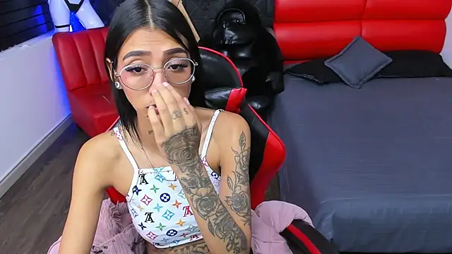 KarlaSlutSkinny__ Adlı Modelin Canlı XXX Sohbeti