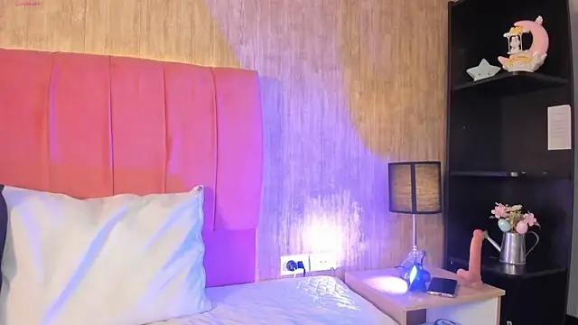 Chat +18 de Kendra_kobein ao vivo