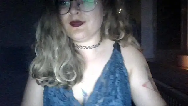 LucyTease Live XXX-chat
