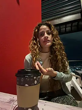 alana15 XXX чат на живо