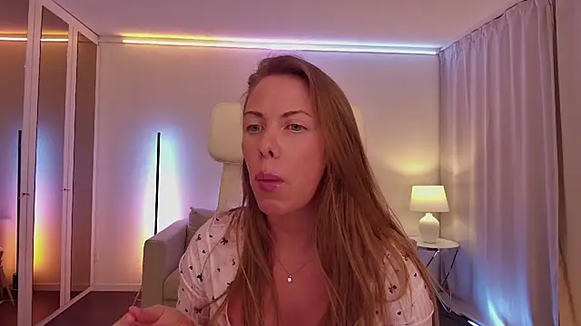 Nova-Lee webcam show
